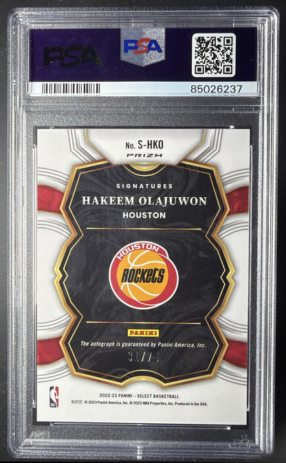 2022 Panini Select Hakeem Olajuwon #S-HKO Signatures Red Prizms /75 Auto PSA 9