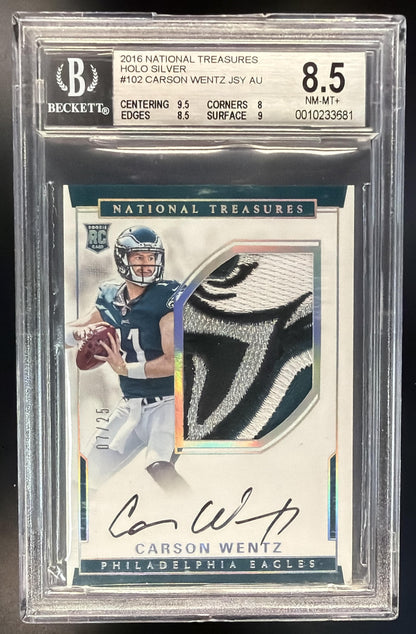 2016 Panini National Treasures Carson Wentz #102 Auto Silver /25 BGS 8.5