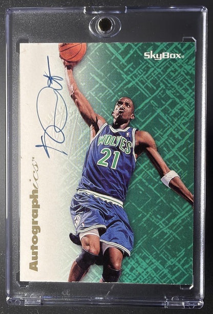 1996-97 Skybox Premium Kevin Garnett #NNO Autographics Black Ink Auto