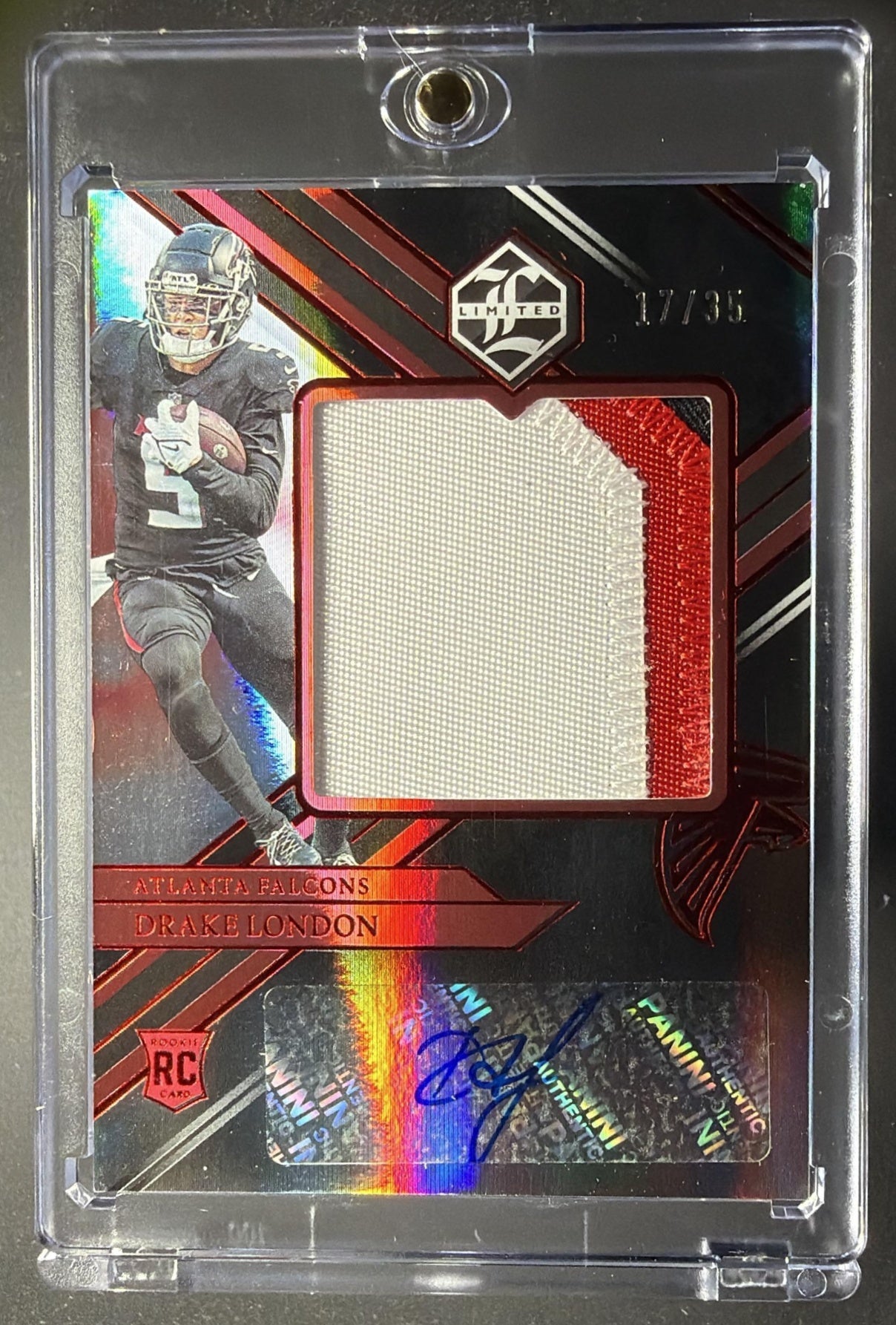 2022 Panini Limited Drake London #153 Ruby Spotlight 17/35 MEM Auto RC
