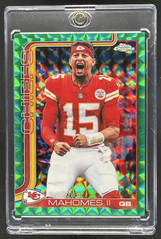 2025 Topps Chrome Patrick Mahomes II #148 Image Variation Green Geometric /99 SP