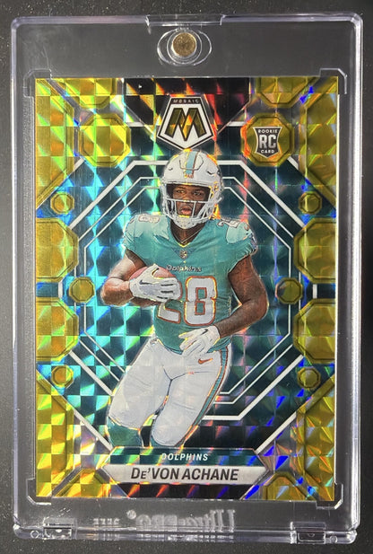 2023 Panini Mosaic De'Von Achane #312 Gold Mosaic Prizm 4/10 RC